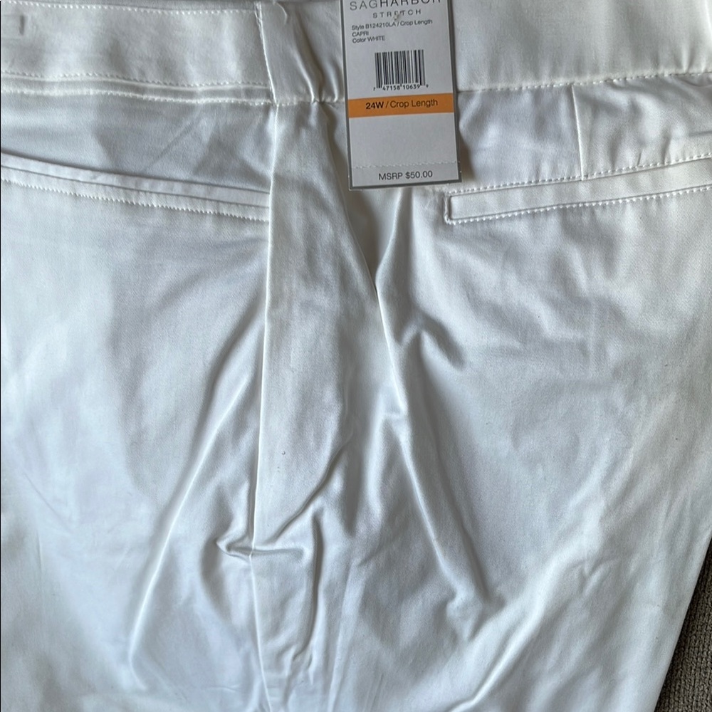 Sag Harbor White Relaxed Fit Capris - Picture 3 of 12